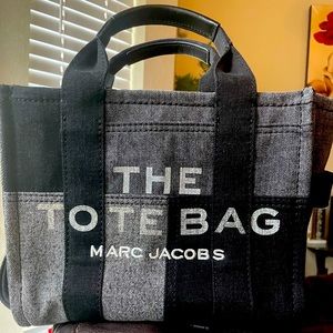 MARC JACOBS The Denim Tote Bag Mini in Black